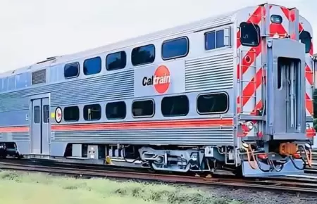 Primer lote de trenes de CalTrain llegarán a Lima en los próximos días.