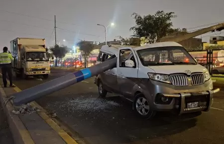 Accidente deja 4 heridos y bloquea va de acceso al nuevo Jorge Chvez.