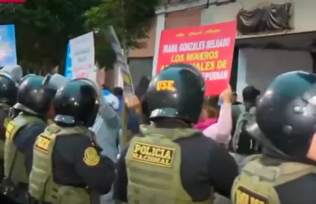 Mineros artesanales que protestaban frente al Congreso fueron desalojados por la