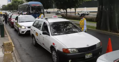 Proponen que conductores con brevete A-I puedan ofrecer servicio de taxi.