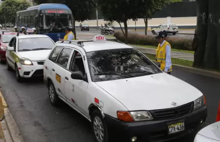 Proponen que conductores con brevete A-I puedan ofrecer servicio de taxi.