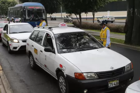Proponen que conductores con brevete A-I puedan ofrecer servicio de taxi.