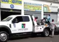 Tribunal Constitucional prohíbe a municipios multar y usar grúas para remolcar autos mal estacionados