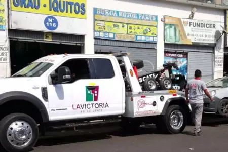 TC prohbe a municipios utilizar gras para remolcar autos mal estacionados.