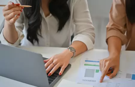 Jóvenes trabajando
