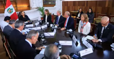 Dina Boluarte recibe a dueños de empresa sueca SAAB.