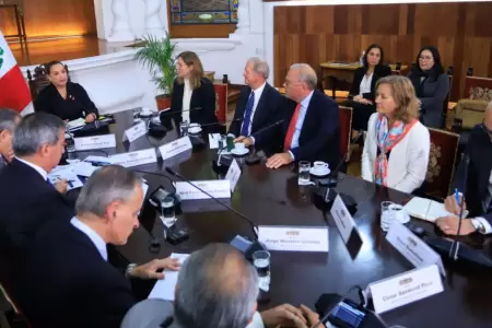 Dina Boluarte recibe a dueos de empresa sueca SAAB.