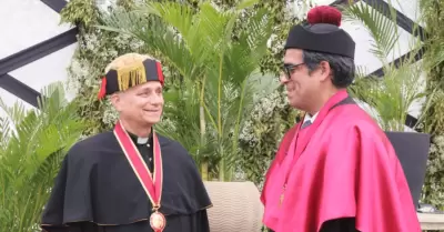 Peruanos presentan la primera tesis dedicada al Papa León XIV