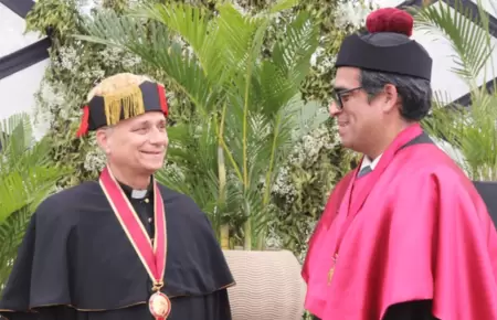 Peruanos presentan la primera tesis dedicada al Papa Len XIV