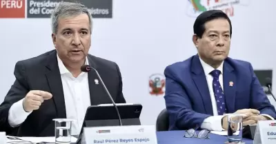 Buscan interpelar a Eduardo Arana y Raúl Pérez-Reyes por aumento del sueldo pres