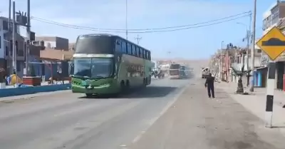 PNP libera Panamericana Sur en Chala tras enfrentamiento con mineros.
