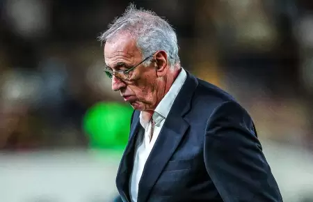 Jorge Fossati puso en duda su continuidad en Universitario tras salida de Jean F