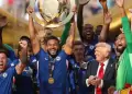 No se lo quera perder! Donald Trump acompa al Chelsea en su premiacin como nuevo campen del mundo