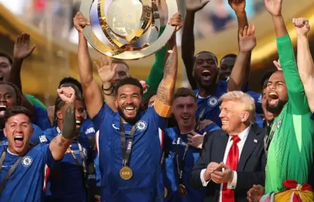 Donald Trump acompa al Chelsea en su premiacin como campen del mundo.