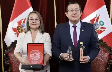 Denuncian que amiga de Eduardo Salhuana viaj a Pars con dinero del Estado.