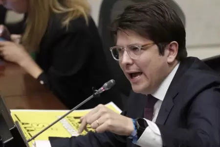 Senador colombiano Miguel Uribe muestra mejoras tras atentado contra su vida.