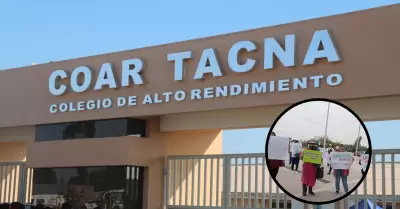 padres de familia marchan por mejores condiciones para sus hijos