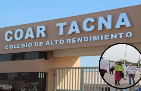 padres de familia marchan por mejores condiciones para sus hijos