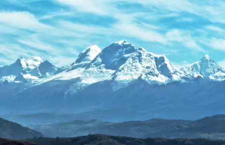 Rescatan a tres montaistas espaoles atrapados en glaciar en Huascarn