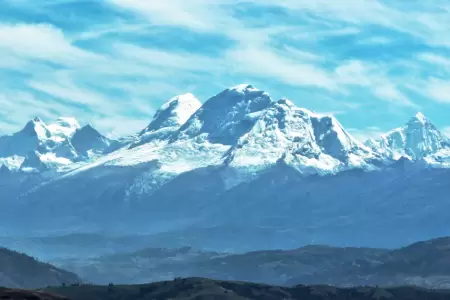 Rescatan a tres montaistas espaoles atrapados en glaciar en Huascarn