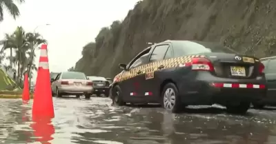 Reportan aniego en la Costa Verde - Chorrillos.