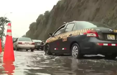 Reportan aniego en la Costa Verde - Chorrillos.