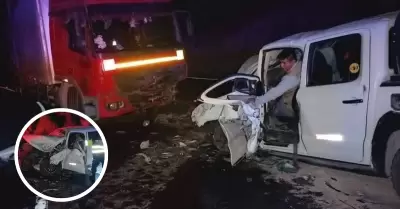 Camioneta choca contra camión en Arequipa
