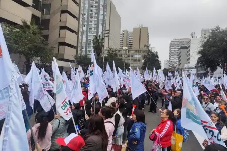 Trabajadores de EsSalud acataron huelga nacional indefinida.
