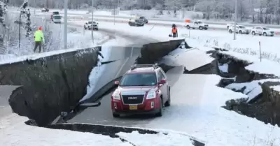 Sismo de 7.3 sacude Alaska.