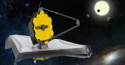E Telescopio Espacial James Webb en el espacio.