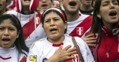 Ejecutivo plantea obligar a medios a transmitir el himno nacional del Per.