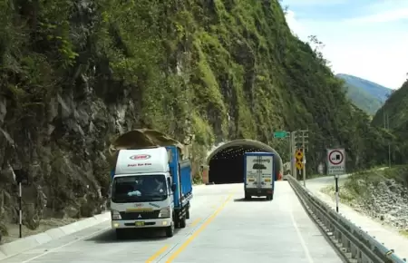 Restringirn la circulacin de vehculos de carga en la Carretera Central por Fi