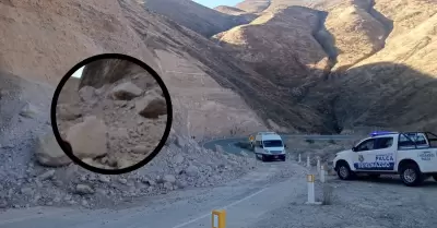 carreta de Tacna sufre derrumbe de rocas y tierra
