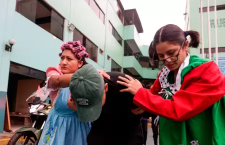 Grupo Terna se disfraza de Chespirito