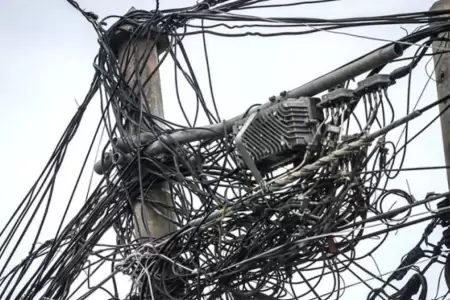 Fiscala advierte sobre peligros de maraas de cables en el Rmac.