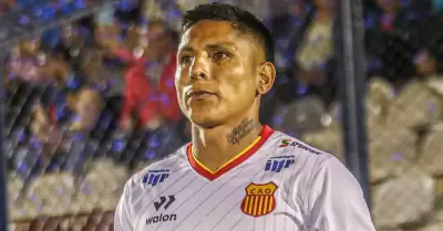 Raúl Ruidíaz se aleja de la 'U' tras renovar con Atlético Grau hasta el 2029.