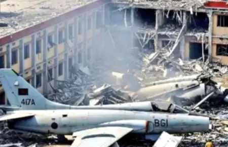 Avin cae sobre campus de colegio en Bangladesh.