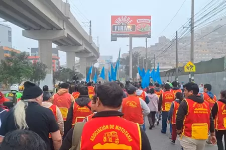 Mototaxistas de SJL llegan a municipalidad para protestar