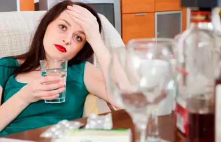 Bebida natural que ayuda a reducir efectos de resaca.