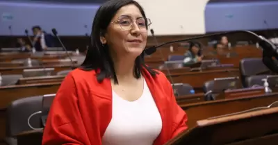 Kelly Portalatino reconsideró su renuncia a Perú Libre