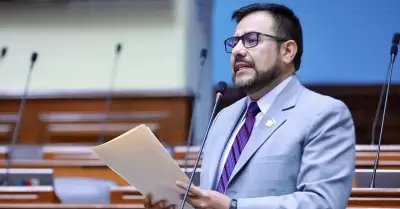 Congresista Carlos Zeballos