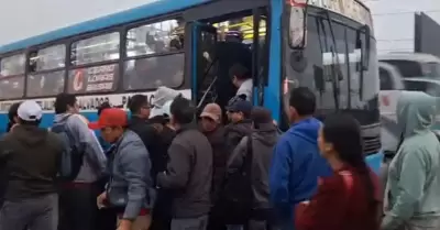 Vehículos de transporte público operan como normalidad en el primer día de paro
