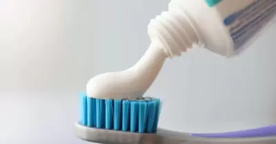 Advierten presencia de fluoruro de estaos en 14 marcas de pasta dental.