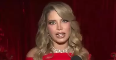 Flavia Laos se muestra sin maquillaje