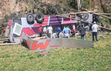 Volcadura de bus interprovincial dej 17 fallecidos y 28 heridos