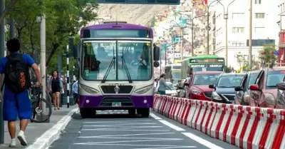 Corredor Morada desvía su ruta por pintado en la Av. Brasil.