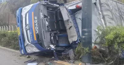 Conductor de furgón pierde la vida en la Costa Verde.