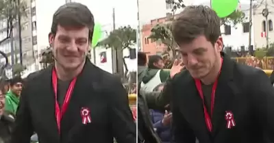 Periodista alemán baila 'La Anaconda'