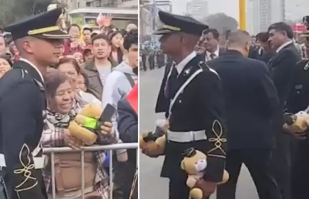 Policas reparten ositos de peluche