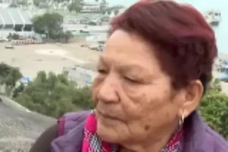 Lleva a su nieto a ver el "tren de olas"